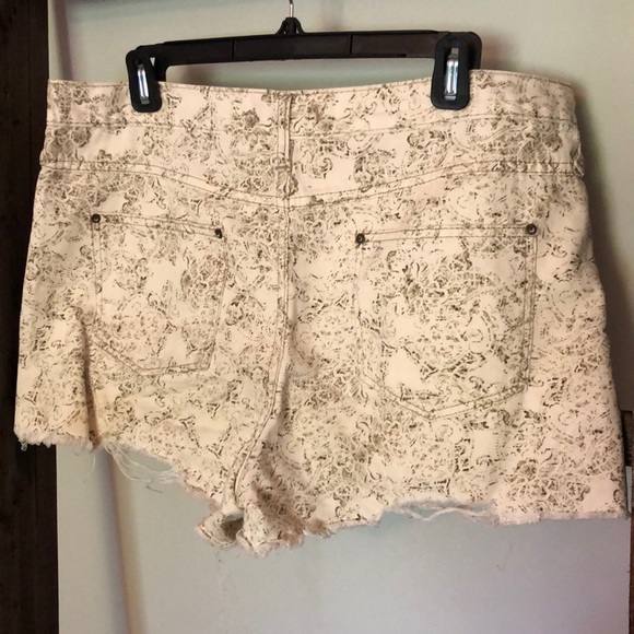 Free People Shorts - Picture 2 of 4